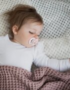 LOVI CAPICHILL 6-18m suzetă Girl 2 buc