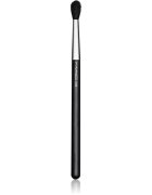 MAC Cosmetics Brush 224S Tapered Blending pensulă pentru aplicarea fardului de pleoape 224S 1 buc