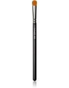 MAC Cosmetics Brush 242S Shader pensula rotunda pentru machiaj 1 buc
