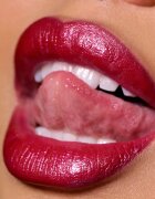MAC Cosmetics Dazzlelips Crayon ruj stralucitor in creion culoare Red Halo 1.5 g