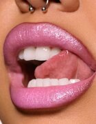 MAC Cosmetics Dazzlelips Crayon ruj stralucitor in creion culoare Spaced Out 1.5 g
