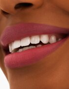 MAC Cosmetics Locked Kiss 24h Lipstick ruj cu persistență îndelungată cu efect mat culoare Connoisseur 18 g
