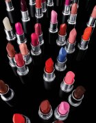 MAC Cosmetics MACximal Sleek Satin Lipstick Mini ruj satinat pentru look perfect culoare REBEL 1.5 g