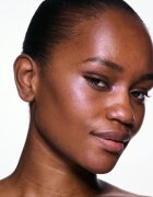 MAC Cosmetics Skinfinish Lightstruck iluminator lichid culoare Lilac Haze 15 ml