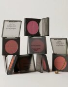 Mádara MÁDARA Magnetic Blush fard de obraz sub forma de pudra culoare Bare Blossom 6 g