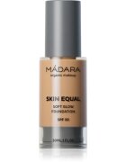 Mádara MÁDARA Skin Equal machiaj de stralucire pentru un look natural SPF 20 culoare #40 Sand 30 ml
