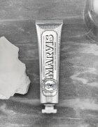 Marvis Whitening Smokers Mint pasta de dinti cu efect de albire pentru fumatori aroma Mint 85 ml