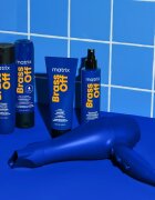 Matrix Brass Off balsam de păr cu efect de hrănire neutralizarea subtonurilor de alamă 300 ml