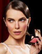 Mesauda At First Blush fard de obraz compact culoare Attraction 8.5 g