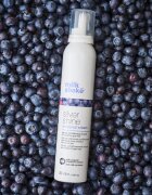 milk_shake® Silver Shine spumă cremoasă pentru păr blond neutralizeaza tonurile de galben 200 ml