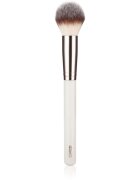 MUA Makeup Academy Brushes Finishing perie ovala pentru make-up 1 buc
