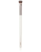MUA Makeup Academy Brushes Flat Eye Base perie plata pentru aplicarea fardului 1 buc