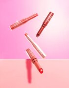 MUA Makeup Academy Hydra Juice Peptide Shimmer Lip Stylo ruj stralucitor cu efect de nutritiv culoare Berry Bliss 1.5 g
