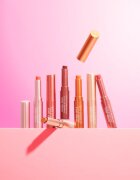 MUA Makeup Academy Hydra Juice Peptide Shimmer Lip Stylo ruj stralucitor cu efect de nutritiv culoare Berry Bliss 1.5 g