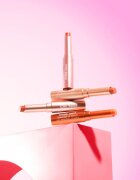 MUA Makeup Academy Hydra Juice Peptide Shimmer Lip Stylo ruj stralucitor cu efect de nutritiv culoare Berry Bliss 1.5 g