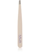 MUA Makeup Academy Precision Shaping Slanted Tweezers penseta inclinata 1 buc