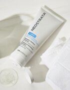 NeoStrata Clarify Mandelic Clarifying Cleanser gel de curățare pentru ten gras 200 ml