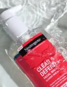 Neutrogena Clear & Defend+ gel de curățare impotriva acneei 200 ml