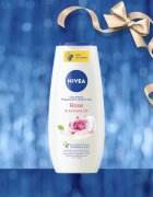 Nivea Rose Touch set cadou nutritie si hidratare
