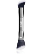 Notino Dual-End Contour Brush 440 perie pentru blush contur și iluminator fata-verso 1 buc