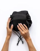 Notino Travel Collection Drawstring Make-Up Bag geantă de cosmetice spațioasă Black 1 buc