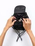 Notino Travel Collection Drawstring Make-Up Bag geantă de cosmetice spațioasă Black 1 buc