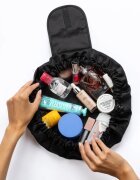 Notino Travel Collection Drawstring Make-Up Bag geantă de cosmetice spațioasă Black 1 buc