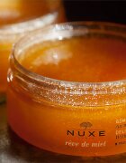 Nuxe Rêve de Miel Deliciously Nourishing Body Scrub Exfoliant hrănitor pentru corp 175 ml