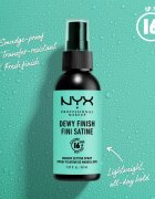 NYX Professional Makeup Makeup Setting Spray Dewy spray pentru fixare 180 ml