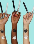 NYX Professional Makeup Vivid Matte eyeliner cu efect matifiant culoare Black 2 ml