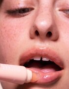 OLEHENRIKSEN Pout Preserve Peptide Lip Treatment lip gloss hidratant culoare Peach Glaze 12 ml