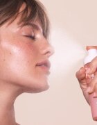 OLEHENRIKSEN Truth Peach Glaze Glow Mist lotiune pentru fata cu vitamina C 80 ml