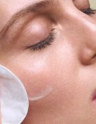 Omorovicza Hydro-Mineral Acid Milk Toner apa tonica fina faciala cu efect de exfoliere 100 ml