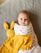 Petite&Mars Hugo Bamboo Comforter jucărie de adormit Intense Ochre 1 buc
