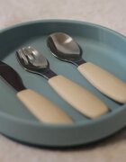 Petite&Mars Take&Match Stainless Steel Cutlery Set tacâmuri pentru copii Dusty Rose 12m+ 3 buc