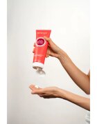 Revuele Plum & Bloom Allure Fragranced Brightening Body Cream cremă de corp cu efect de iluminare cu efect de hidratare pentru femei 250 ml