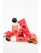 Revuele Plum & Bloom Allure Fragranced Brightening Shower Gel gel parfumat pentru duș cu efect iluminator pentru femei 400 ml
