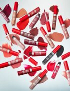 Rimmel Lasting Mega Matte ruj lichid mat cu textură lejeră 16 de ore culoare Strapless 74 ml