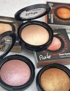 Rude Cosmetics Baked Highlighter Pudra compacta ce ofera luminozitate culoare Flirtatious Behaviour 7 g