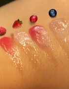 Rude Cosmetics Berry Juicy Balsam de buze hidratant culoare Raspberry 10 ml