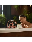 Sanctuary Spa Golden Sandalwood sare pentru exfoliere pentru corp 300 g