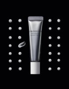 Shiseido Men Total Revitalizer Eye cremă ușoară pentru zona ochilor pentru bărbați 15 ml