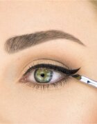 Sigma Beauty Eyes E06 WINGED LINER™ BRUSH pensula pentru eyeliner 1 buc
