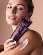 Sisley Black Rose Beautifying Emulsion emulsie hidratanta pentru corp 200 ml