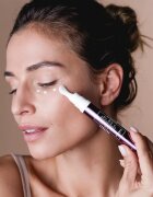 Sisley Black Rose Eye Contour Fluid fluid antirid iluminator pentru zona ochilor cu efect revitalizant 14 ml