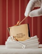 Sister's Aroma Hotel Royal Oud lumânare parfumată 150 g