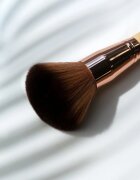 So Eco Bronzer Brush pensula pentru bronzer cu peri hipoalergenici 1 buc