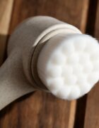 So Eco Facial Cleansing Brush perie pentru curățarea tenului cu două fețe și mâner compostabil 1 buc