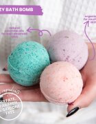 Soaphoria Lavender Fields Fizzy Bath Bomb esente pentru baie efect regenerator 85 g