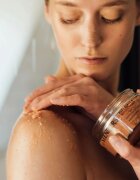 STENDERS Nordic Amber exfoliant din zhar pentru netezire 200 g